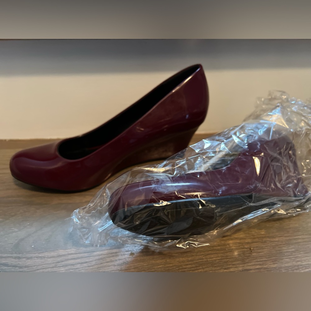 Forever Link Women's Patent Round Toe Wedge Pumps
